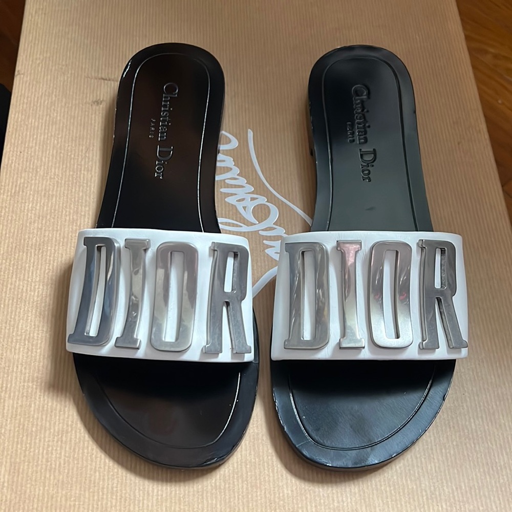 Dior R(e)volution Slides